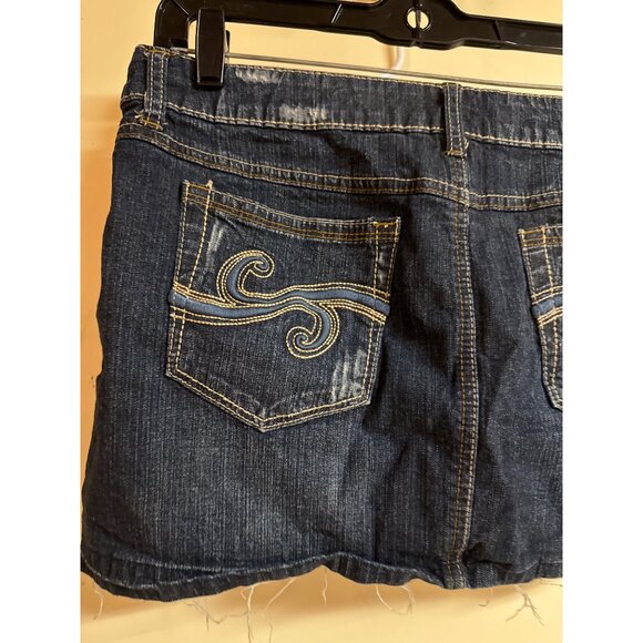 Y2K Candie’s Womens Distressed Denim Skirt With Embroidery Pockets & Raw Hem Siz - Picture 6 of 7